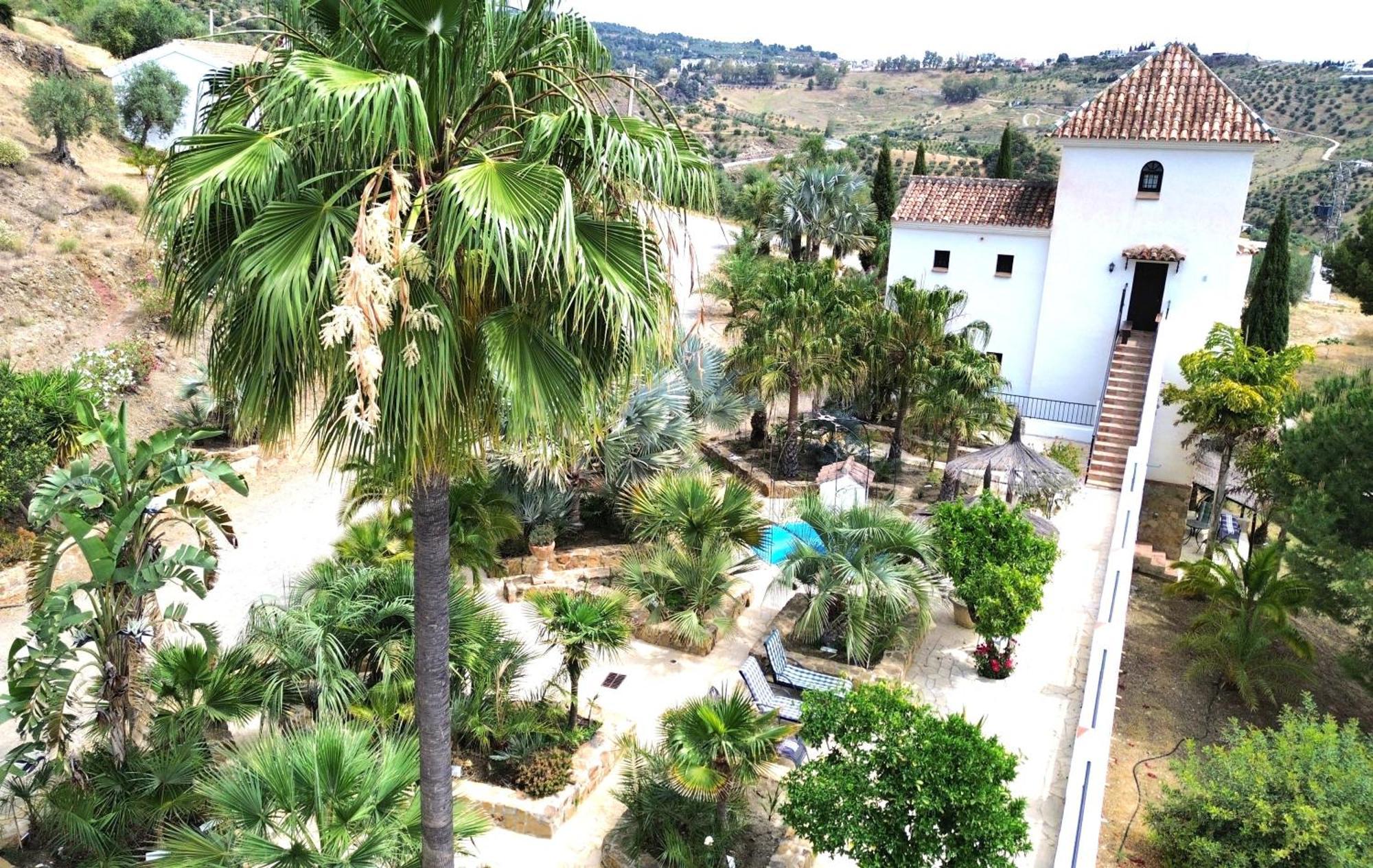 Rural Cottage, With Pool & Optional Private 6 Guests Jacuzzi Tolox Bagian luar foto