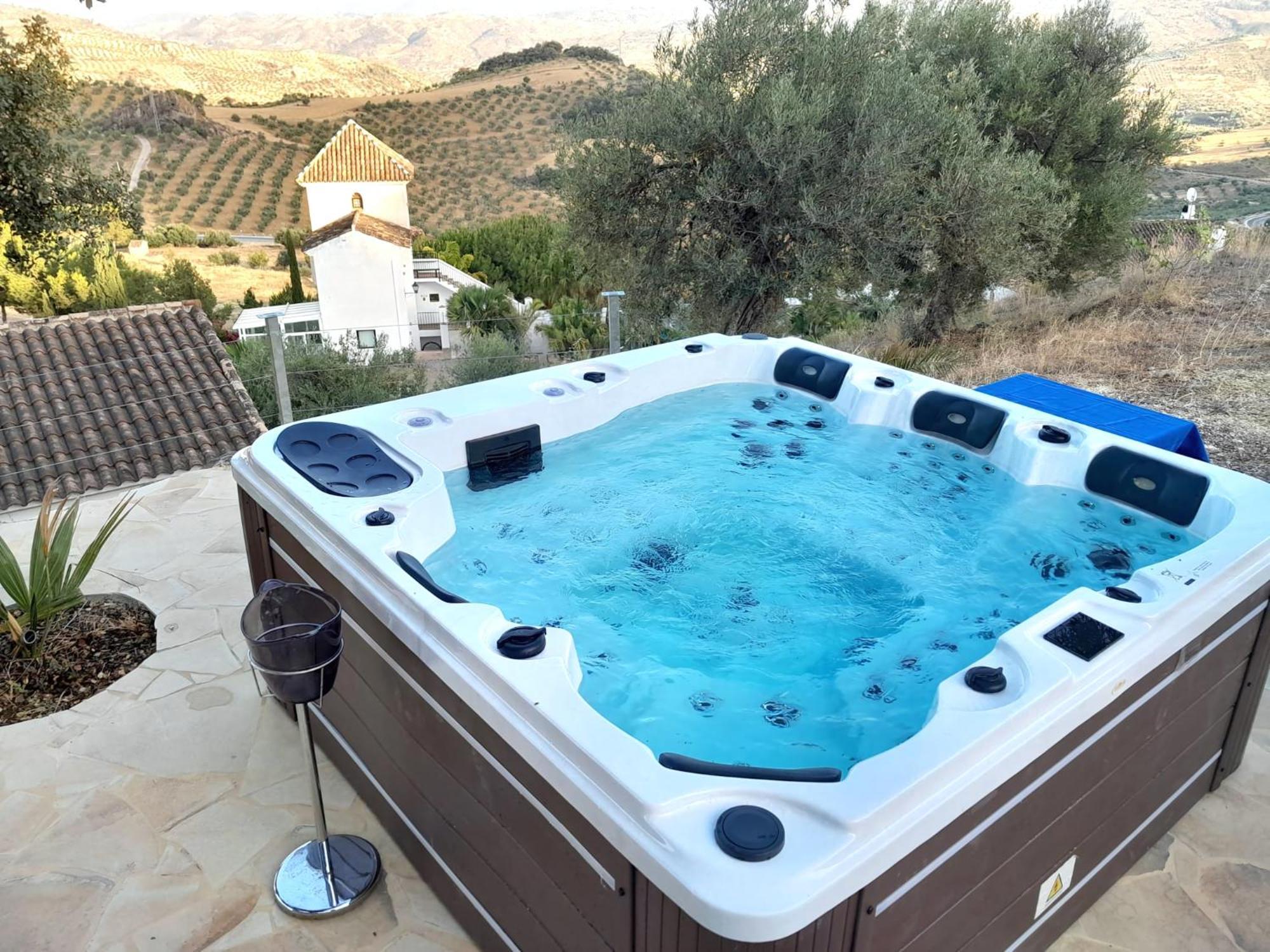 Rural Cottage, With Pool & Optional Private 6 Guests Jacuzzi Tolox Bagian luar foto